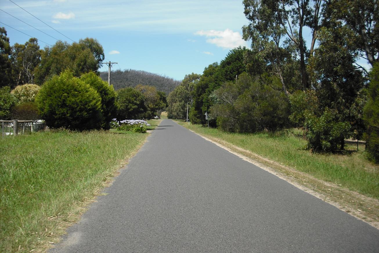 Approaching the Humevale Road climb